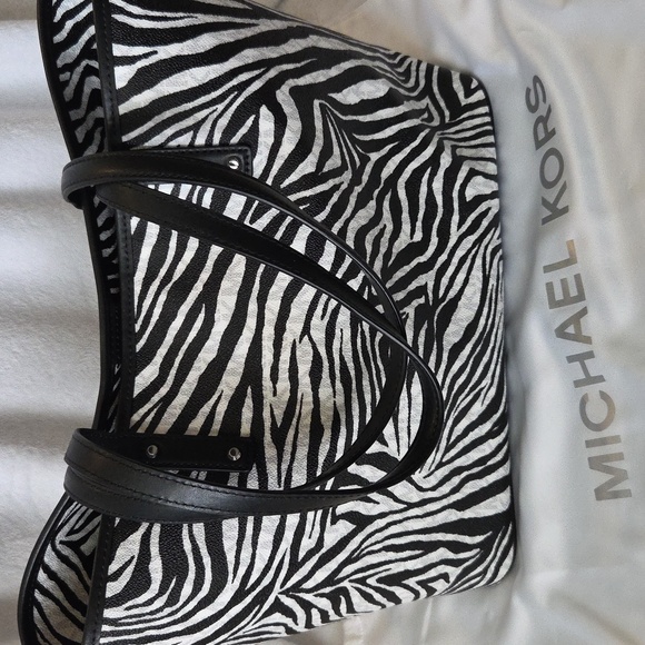 Michael Kors Carter Lg Tote Bag - Picture 3 of 4